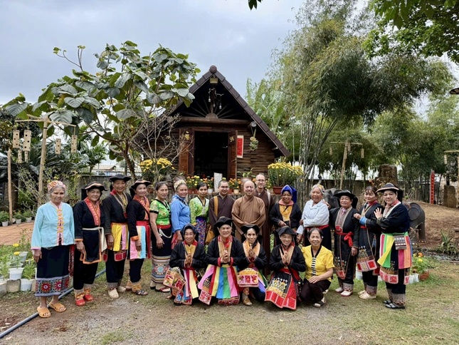 Phật pháp đến với đồng bào dân tộc qua chương trình hoằng pháp của Đại đức Thích Minh Đăng. Chùa trở nên gần gũi với đồng bào bắt đầu từ tình yêu thương, dấn thân của người tu sĩ