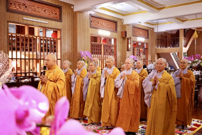 Nhất tâm đảnh lễ bậc tiền bối hữu công trong phong trào chấn hưng Phật giáo Việt Nam Nhất tâm đảnh lễ bậc tiền bối hữu công trong phong trào chấn hưng Phật giáo Việt Nam