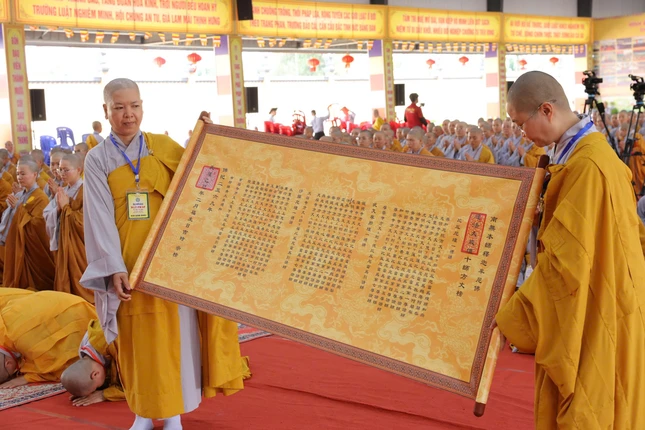 Cung an chức sự Hội đồng Thập sư Ni