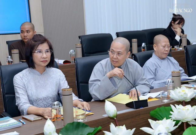 Ni sư Thích nữ Diệu Hiếu phát biểu