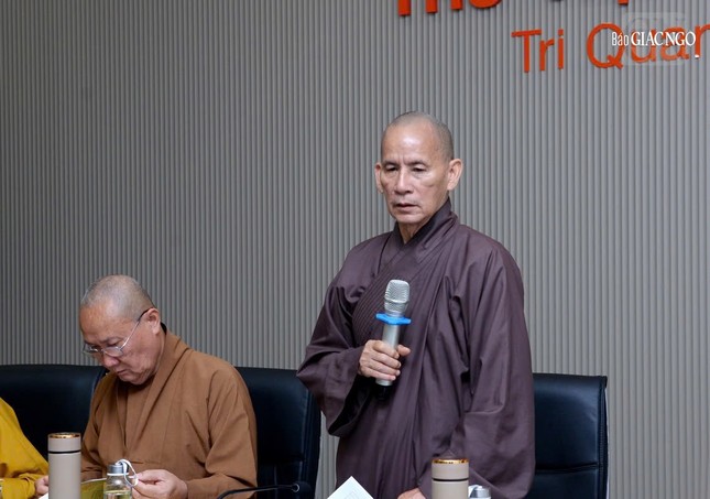 Hòa thượng Thích Thiện Thống đúc kết, chỉ đạo buổi họp