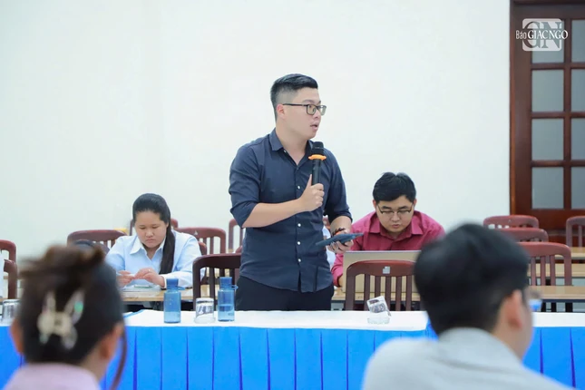 Công tác phiên dịch, hướng dẫn viên thuyết trình cho các phái đoàn quốc tế được đặc biệt quan tâm