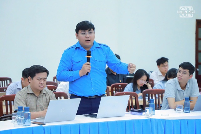 Anh Lê Thanh Bình phát biểu Anh Lê Thanh Bình phát biểu