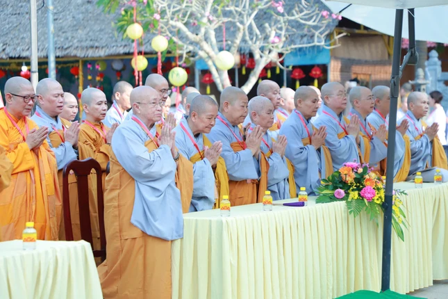 Nghi thức niệm Phật cầu gia hộ mở đầu lễ khai mạc khóa tu