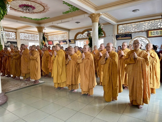 Chư Tăng Ni hệ phái thành kính tưởng niệm