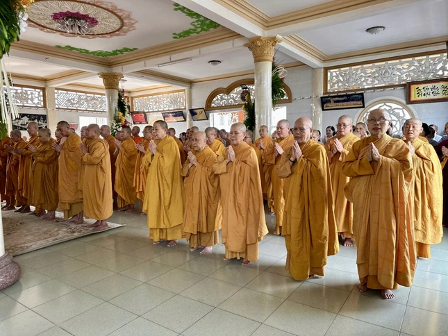 Chư Tăng Ni hệ phái thành kính tưởng niệm