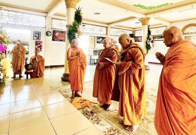 Chư tôn đức Tăng hệ phái Khất sĩ tưởng niệm cố Hòa thượng Giác Lý