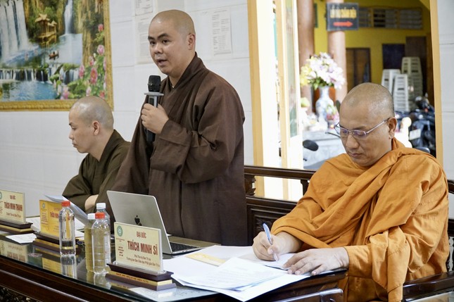 Đại đức Thích Minh Thuận, Phó Thư ký kiêm Chánh Văn phòng Ban Trị sự GHPGVN Q.6 báo cáo kế hoạch tổ chức An cư kiết hạ của Phật giáo Q.6 Đại đức Thích Minh Thuận, Phó Thư ký kiêm Chánh Văn phòng Ban Trị sự GHPGVN Q.6 báo cáo kế hoạch tổ chức An cư kiết hạ của Phật giáo Q.6