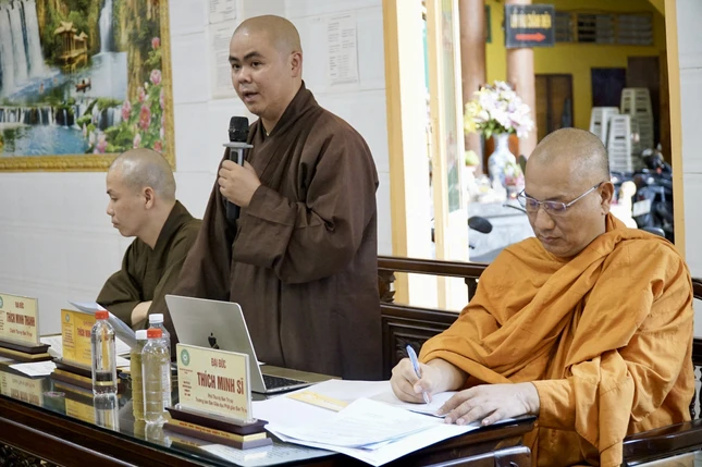 Đại đức Thích Minh Thuận, Phó Thư ký kiêm Chánh Văn phòng Ban Trị sự GHPGVN Q.6 báo cáo kế hoạch tổ chức An cư kiết hạ của Phật giáo Q.6 Đại đức Thích Minh Thuận, Phó Thư ký kiêm Chánh Văn phòng Ban Trị sự GHPGVN Q.6 báo cáo kế hoạch tổ chức An cư kiết hạ của Phật giáo Q.6