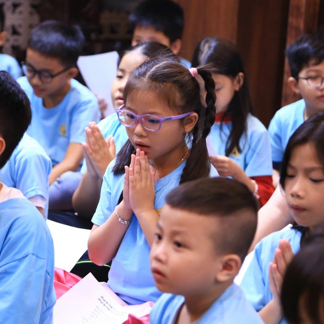 Em thương kính Phật Em thương kính Phật