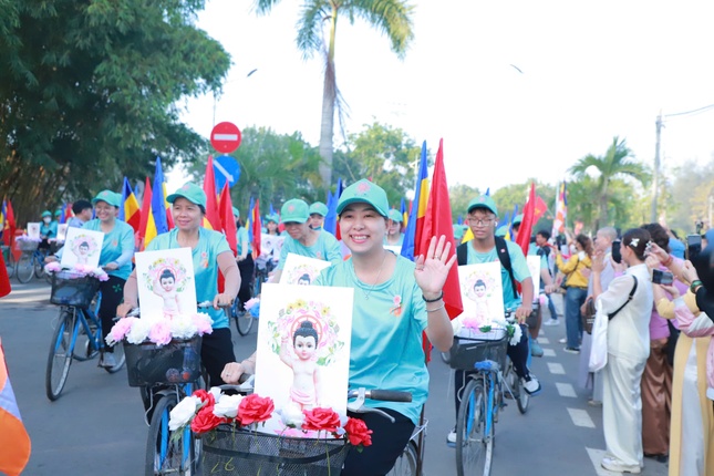 Sức trẻ - truyền thông điệp "Bảo vệ môi trường, yêu chuộng hòa bình" chào mừng Đại lễ Vesak 2025