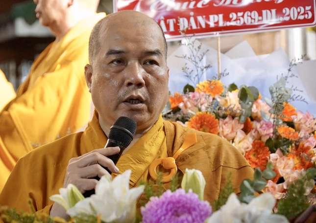 Thượng tọa Thích Truyền Cường đọc Diễn văn Phật đản của Trưởng lão Hòa thượng Chủ tịch Hội đồng Trị sự gửi đến toàn thể Tăng Ni, Phật tử