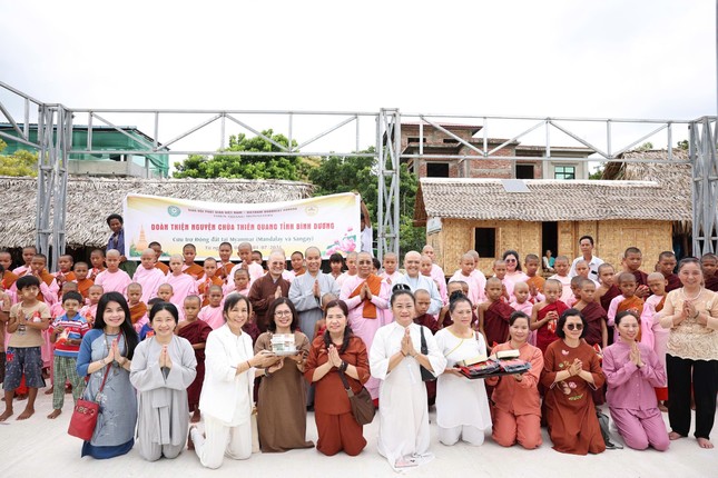 Tịnh tài cúng dường được dâng tại các tự viện vùng sâu, ít hoặc chưa đoàn từ thiện đến thăm