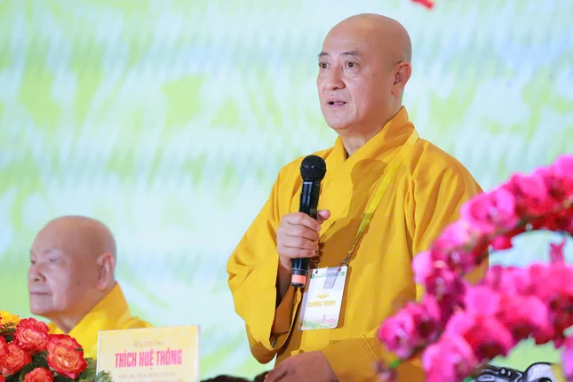 Hòa thượng Thích Huệ Thông ban đạo từ