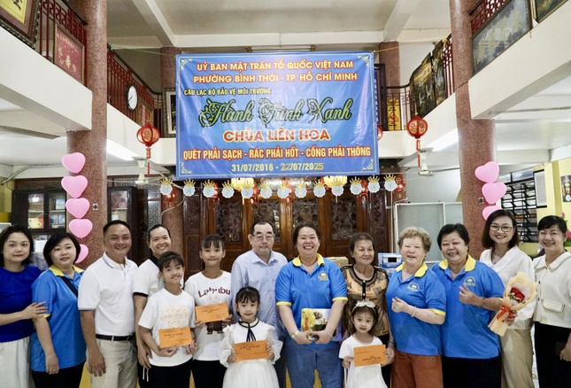 40 suất học bổng được trao tặng đến con, cháu thành viên Câu lạc bộ trong lễ kỷ niệm 9 năm thành lập Câu lạc bộ Hành Trình Xanh