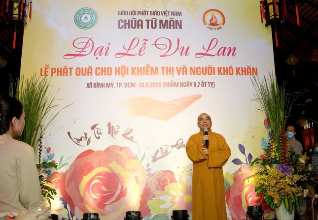 Thượng tọa Thích Viên Trí, trụ trì chùa Từ Mãn chia sẻ đến đại chúng ý nghĩa lễ Vu lan và có lời chúc lành đến tất cả