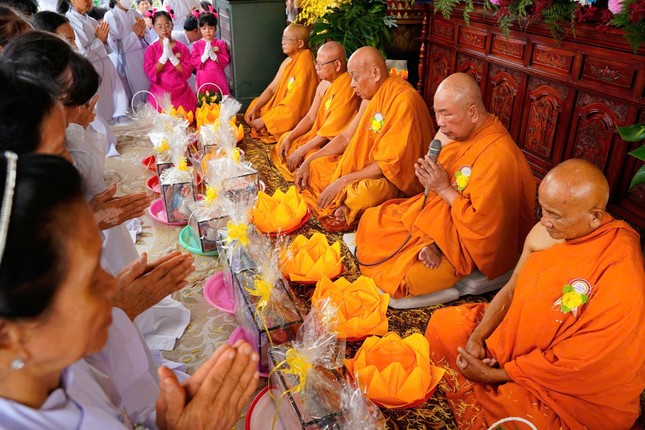 Hòa thượng Thích Giác Pháp ban đạo từ