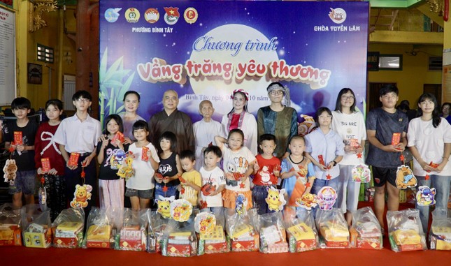 Tết Trung thu tại chùa Tuyền Lâm vào tối 4-10