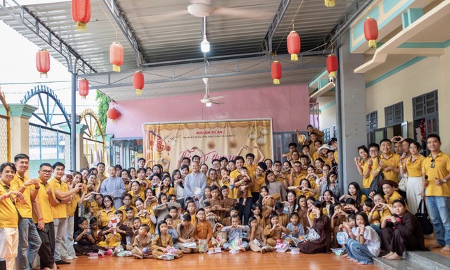 65 em thiếu nhi tại Mái ấm chùa Từ Ân đón mùa Trung thu với nhiều niềm vui, tiếng cười 65 em thiếu nhi tại Mái ấm chùa Từ Ân đón mùa Trung thu với nhiều niềm vui, tiếng cười