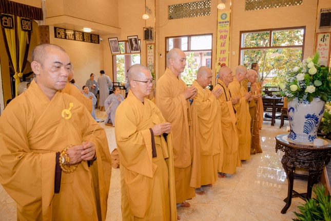 Nhất tâm tưởng niệm Giác linh Trưởng lão Hòa thượng