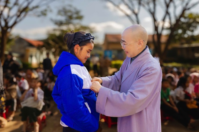 Áo ấm mừng xuân cho các em học sinh tại Trường Tiểu học & THCS Trạm Lập Áo ấm mừng xuân cho các em học sinh tại Trường Tiểu học & THCS Trạm Lập