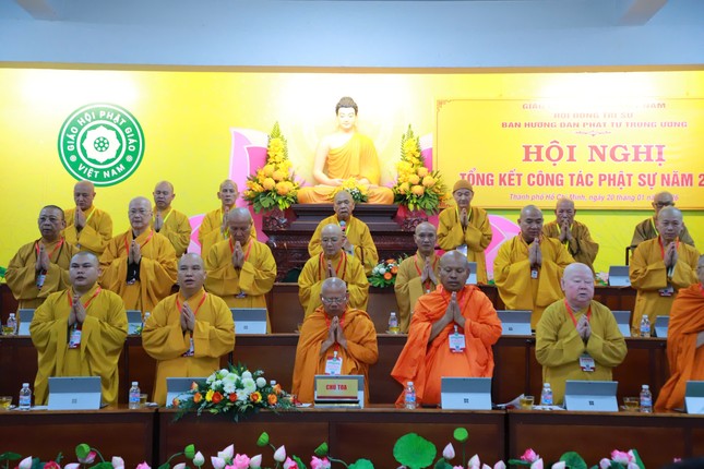 Chư tôn đức niệm Phật cầu gia hộ