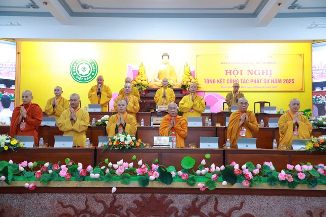 Chư tôn đức niệm Phật cầu gia hộ