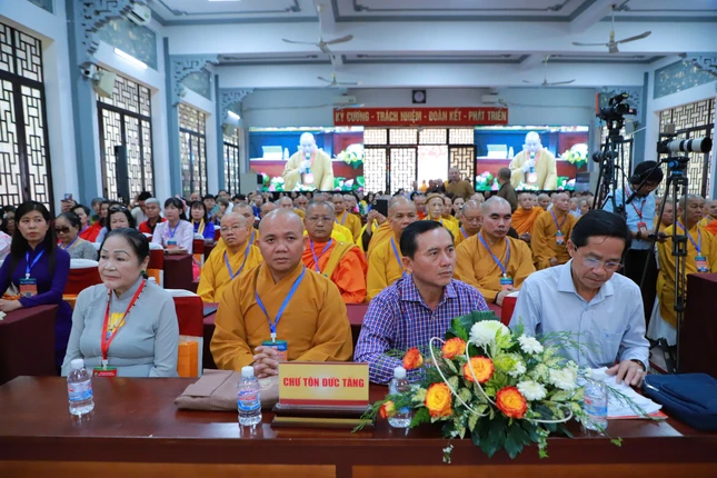 Chư tôn đức và khách mời tham dự