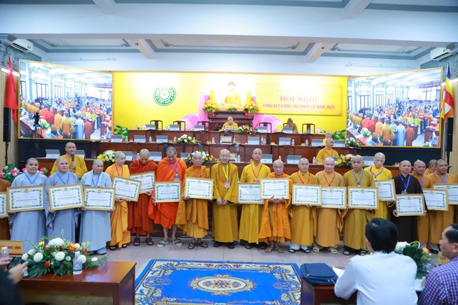 Ban Từ thiện xã hội T.Ư nhận Bằng tuyên dương công đức