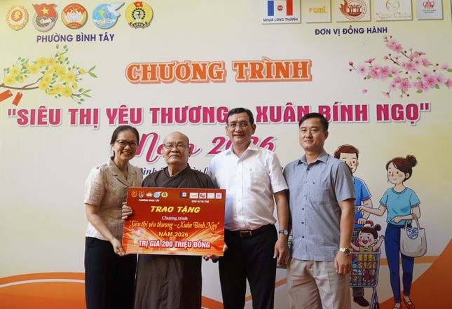 Niềm vui giản dị của ngày xuân tại chùa Tuyền Lâm khi yêu thương được trao đi và đón nhận bằng cả tấm lòng