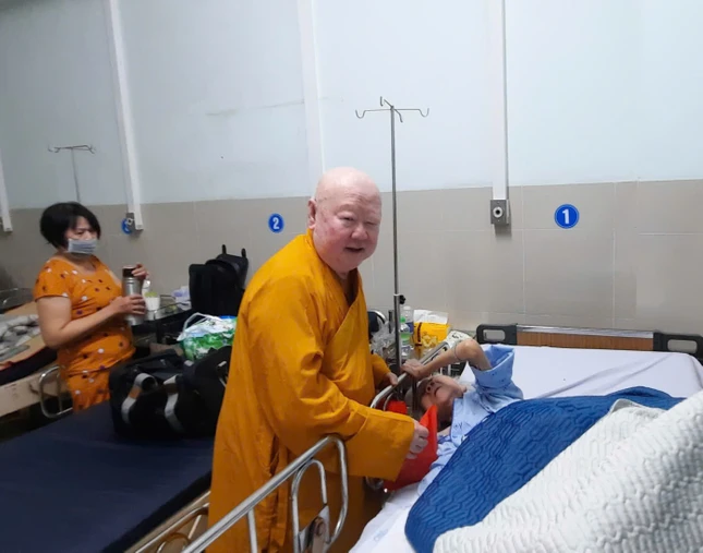 Lời chúc lành được Hòa thượng trao đến người bệnh