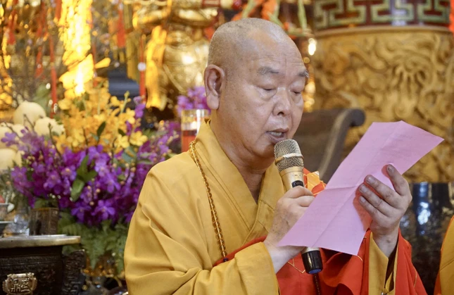 Hòa thượng Thích Huệ Công chúc phúc đến Tăng Ni và cộng đồng Phật giáo người Hoa nhân dịp đầu năm mới Xuân Bính Ngọ