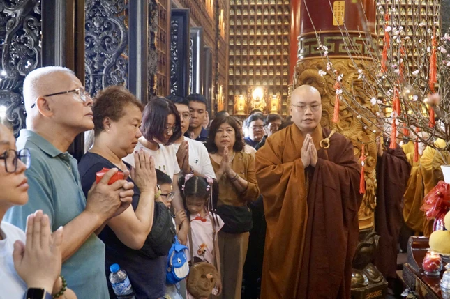 Hòa chung niềm vui Tết, vun bồi công đức, nguyện cầu quốc thái dân an