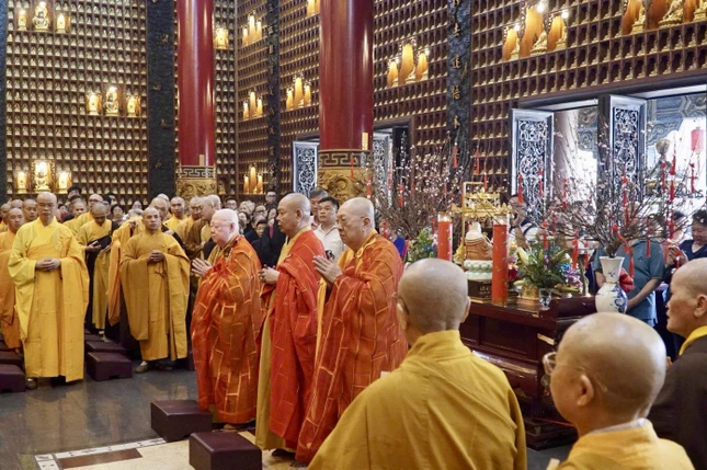 Xuân thắm tình đạo vị ngày mùng 2 Tết tại chùa Vạn Phật
