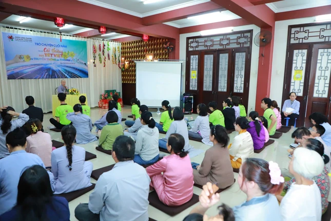 Không gian lắng đọng tại chùa Long Phước trong buổi trò chuyện đầu xuân về cái "thiêng” của Tết Việt