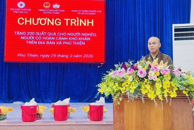 Đại điện chùa Tuyền Lâm thăm hỏi, tiếp thêm động lực để đồng bào vùng cao sớm vượt qua khó khăn, ổn định đời sống