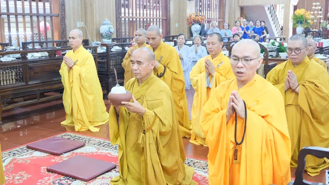 Khóa lễ cung tiến Giác linh