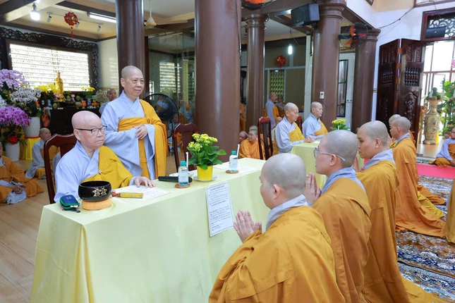 Chư Ni trang nghiêm cử hành tác pháp thọ an cư
