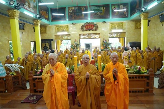 Gần 120 hành giả Tăng thọ an cư