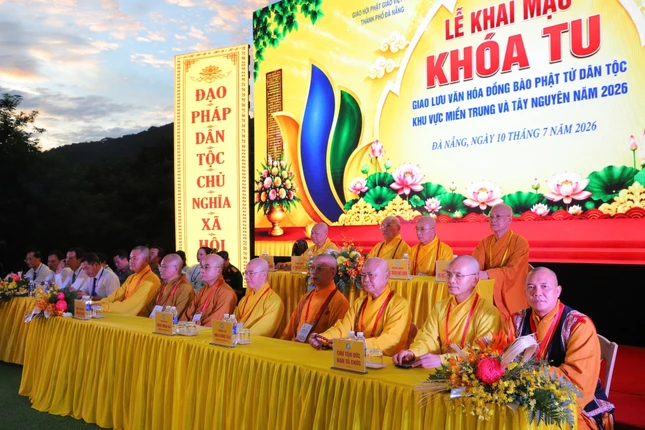 Chư tôn đức chứng minh