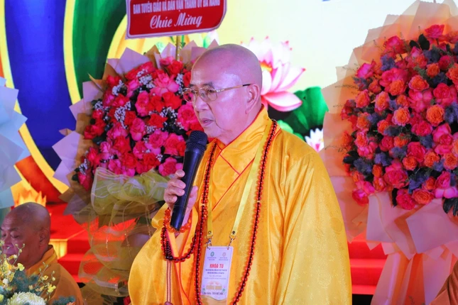 Hòa thượng Thích Khế Chơn ban đạo từ