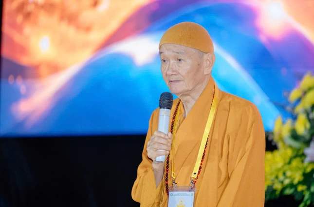 Trưởng lão Hòa thượng Thích Thanh Hùng ban đạo từ