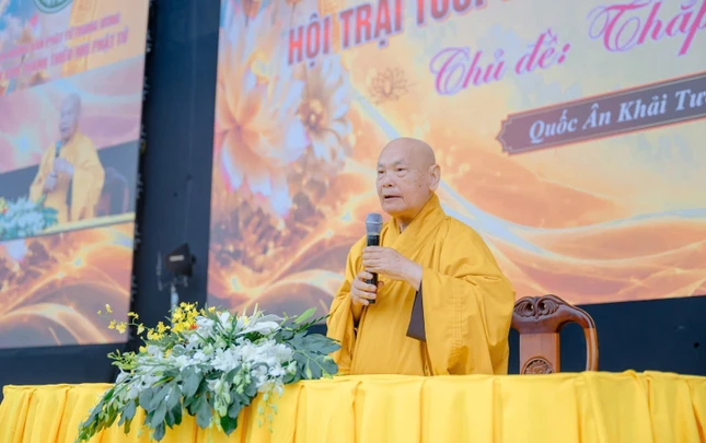 Trưởng lão Hòa thượng Thích Thiện Nhơn ban đạo từ đến các trại sinh, thanh thiếu nhi