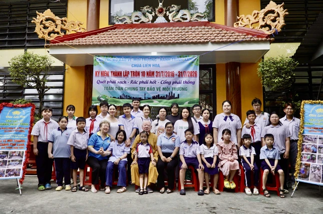 Niềm hạnh phúc của con em thành viên Câu lạc bộ Hành Trình Xanh trong ngày kỷ niệm 10 năm thành lập và được đón nhận học bổng Niềm hạnh phúc của con em thành viên Câu lạc bộ Hành Trình Xanh trong ngày kỷ niệm 10 năm thành lập và được đón nhận học bổng