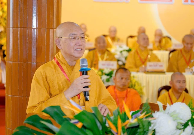 Thượng tọa Thích Bình Tâm cung tuyên tiểu sử cố Trưởng lão Hòa thượng Thích Bửu Lai Thượng tọa Thích Bình Tâm cung tuyên tiểu sử cố Trưởng lão Hòa thượng Thích Bửu Lai