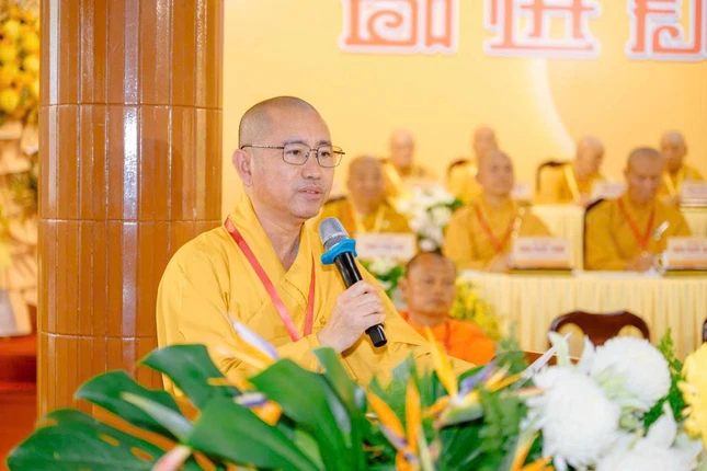 Thượng tọa Thích Thiện Nguyện báo cáo công tác tổ chức Đại giới đàn Bửu Lai Thượng tọa Thích Thiện Nguyện báo cáo công tác tổ chức Đại giới đàn Bửu Lai