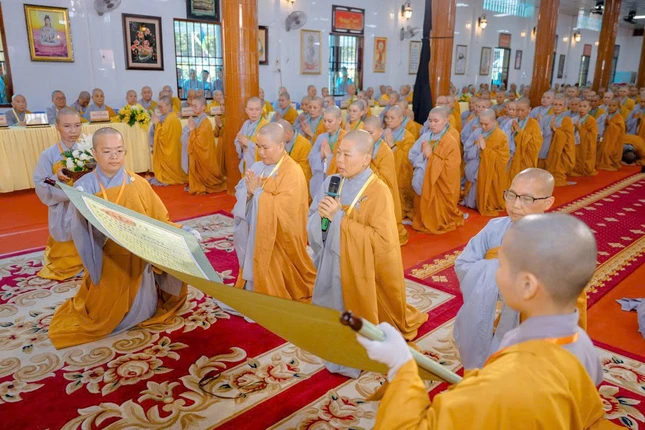 Cung an chức sự Hội đồng Thập sư Ni Cung an chức sự Hội đồng Thập sư Ni