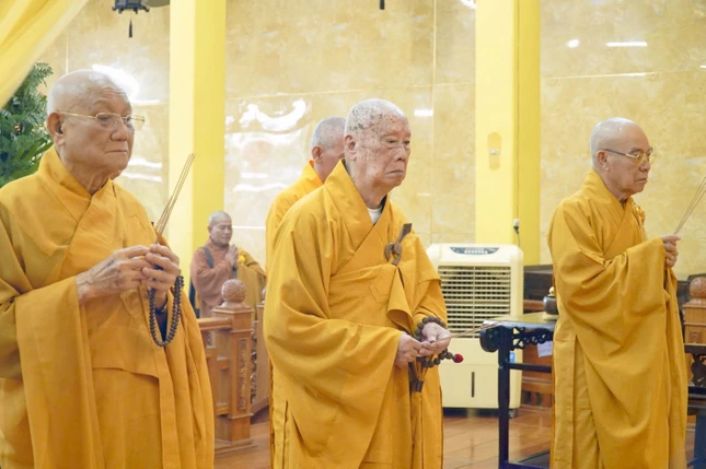 Chư vị Hòa thượng chứng minh