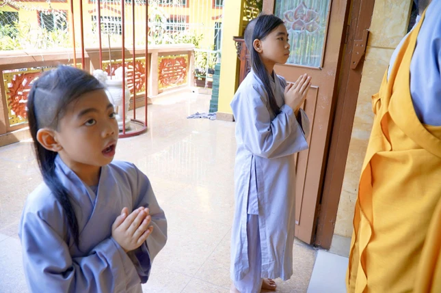 Chư Tăng liên phường Bình Tây, Bình Tiên, Bình Phú, Phú Lâm và chư Tăng tại hạ trường chùa Tuyền Lâm (phường Bình Tây, TP.HCM) tạ pháp, kết thúc khóa An cư