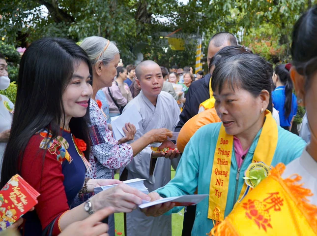 Với người khiếm thị, chùa Thiên Quang và Ni sư trụ trì từ lâu đã trở thành điểm tựa vững chãi - nơi mỗi mùa Vu lan về, họ lại được sống trong vòng tay yêu thương và sự sẻ chia chân thành